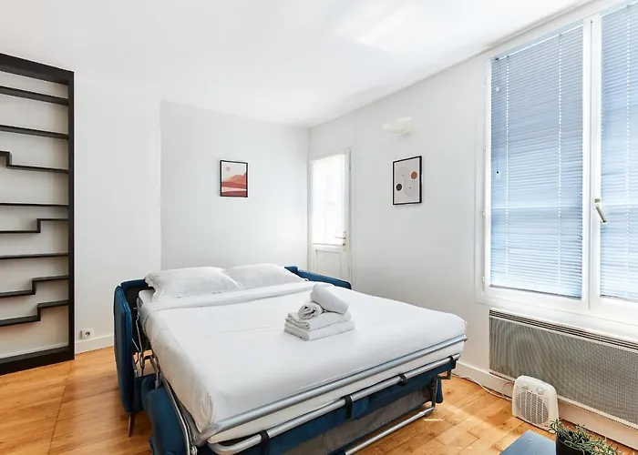 Latin Quarter - St Germain With Balcony * Париж